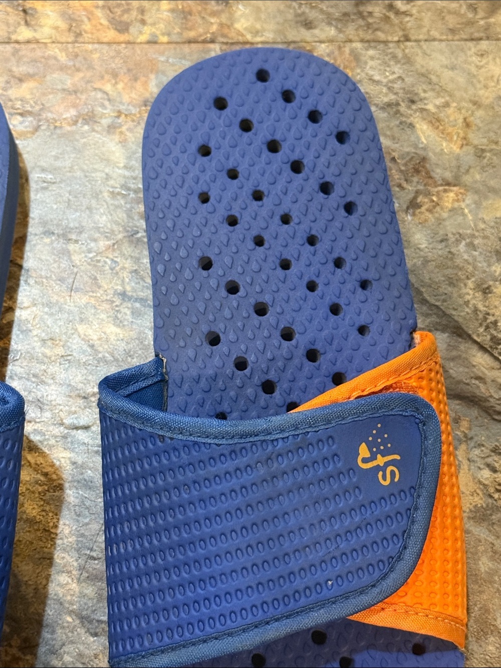 Boys ShowaFlops shower shoes - Picture 5 of 12